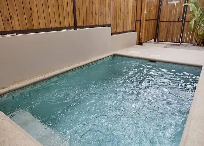 Сasa de vacaciones Turtle Townhome #4 Private Pool & Garden 300mtrs To